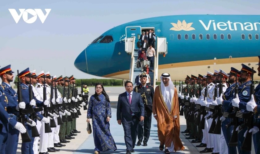 PM Chinh arrives in Abu Dhab for official visit to UAE